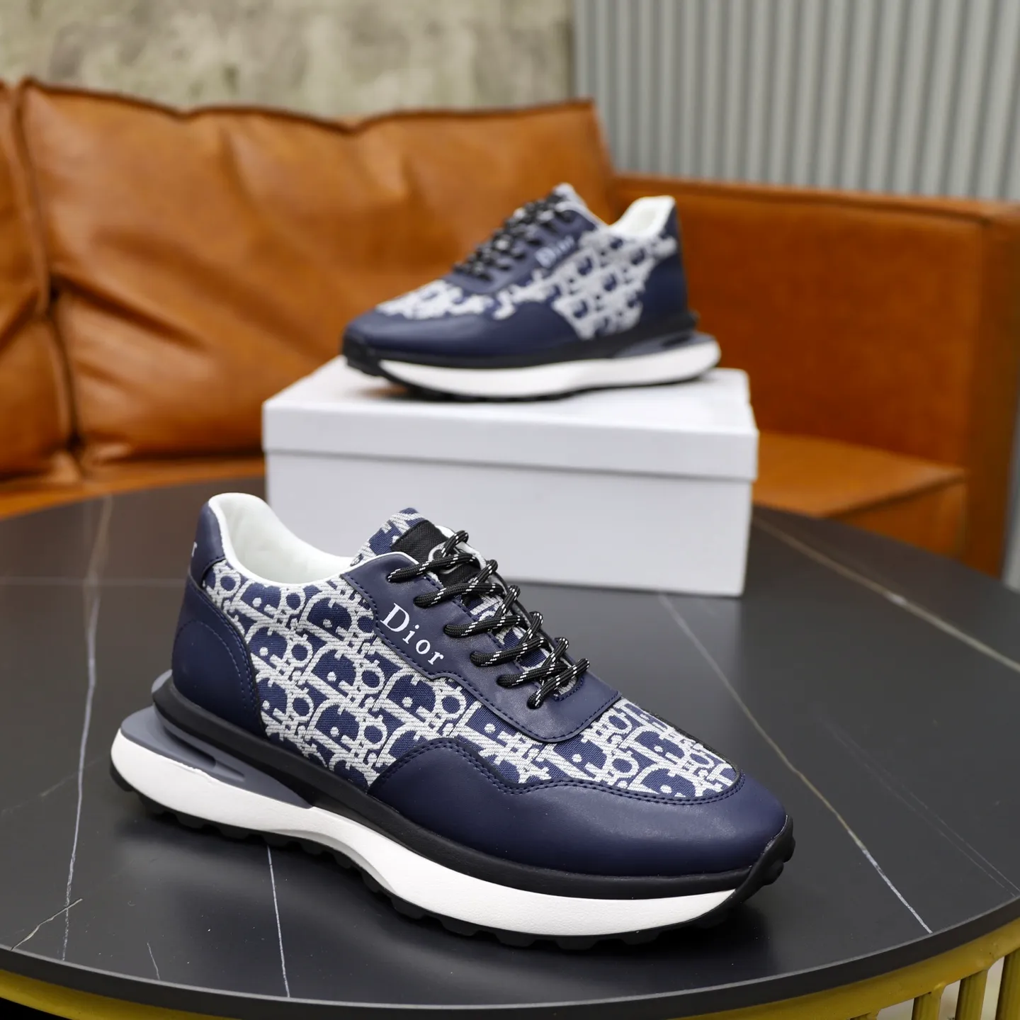 Ex-factory price: 462💰🙅‍♂️🙅‍♂️🙅‍♂️ Brand: Dior DIOR Standard code: 38-44 (45 customized) Grade: Same as the official website Material: Original leather splicing brand cloth Comfortable and breathable lining Lightweight and wear-resistant sports outsole Style category: Men's fashionable casual shoes Running sneakers Distinguished luxury brand elements Top luxury Color: actual picture color